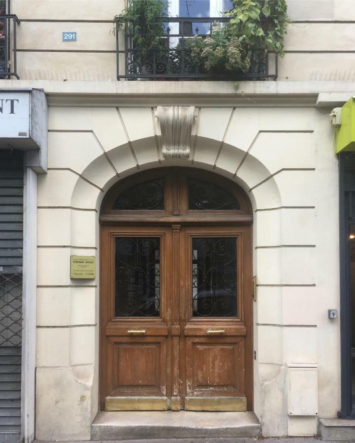 Artistic & Authentic Parisian Flat Apartment Exterior photo